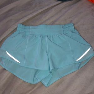 lululemon 2.5 hottie hot shorts